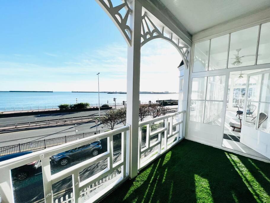 Flat 4 Marine Parade House, 1 East Cliff- Next To Dover Port, White Cliffs, Beach, Castle ภายนอก รูปภาพ