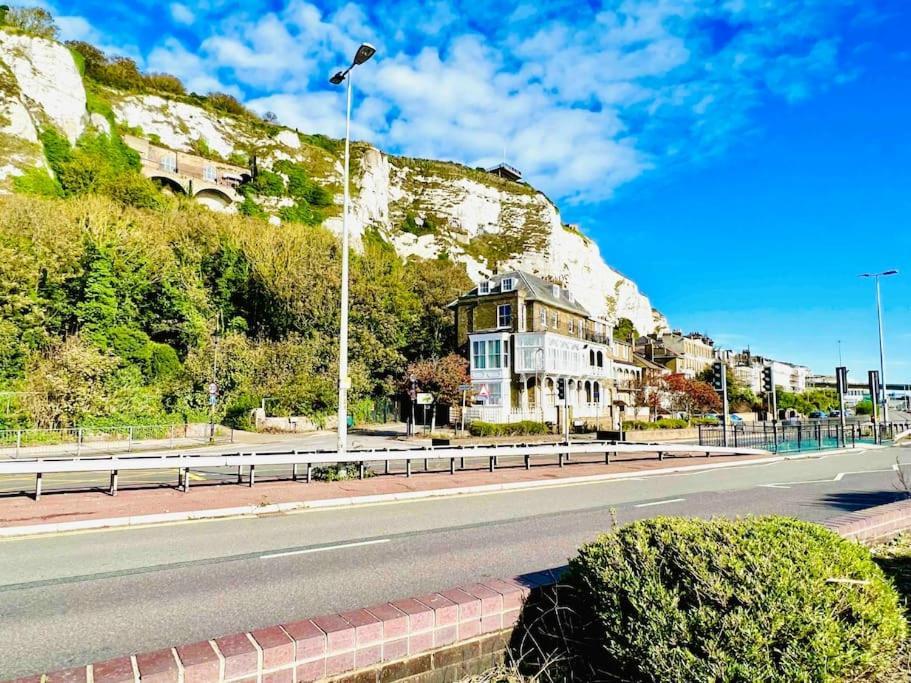 Flat 4 Marine Parade House, 1 East Cliff- Next To Dover Port, White Cliffs, Beach, Castle ภายนอก รูปภาพ