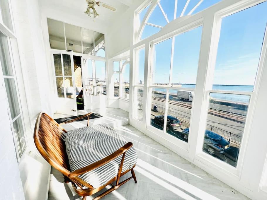 Flat 4 Marine Parade House, 1 East Cliff- Next To Dover Port, White Cliffs, Beach, Castle ภายนอก รูปภาพ