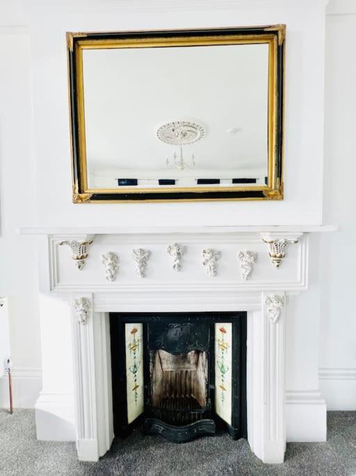 Flat 4 Marine Parade House, 1 East Cliff- Next To Dover Port, White Cliffs, Beach, Castle ภายนอก รูปภาพ
