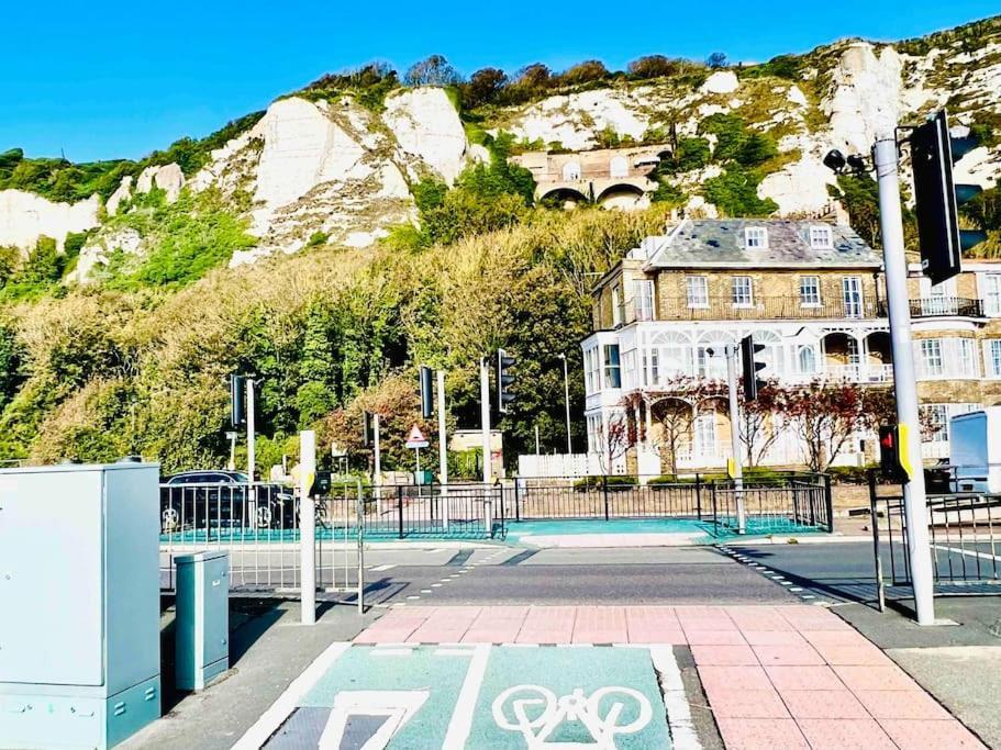 Flat 4 Marine Parade House, 1 East Cliff- Next To Dover Port, White Cliffs, Beach, Castle ภายนอก รูปภาพ