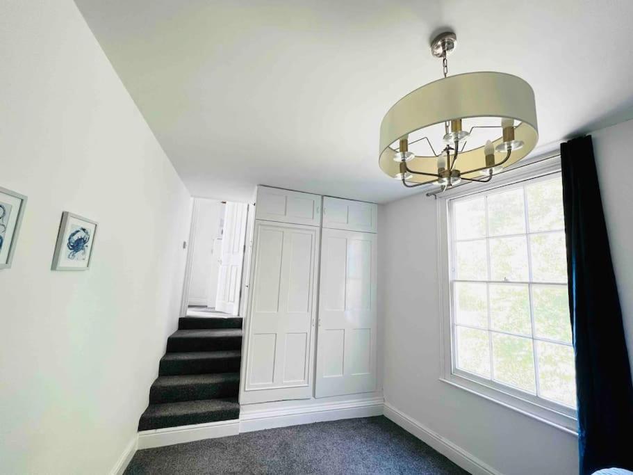 Flat 4 Marine Parade House, 1 East Cliff- Next To Dover Port, White Cliffs, Beach, Castle ภายนอก รูปภาพ