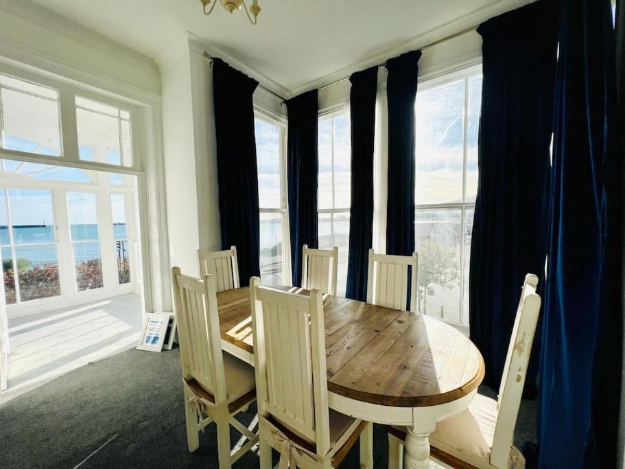 Flat 4 Marine Parade House, 1 East Cliff- Next To Dover Port, White Cliffs, Beach, Castle ภายนอก รูปภาพ