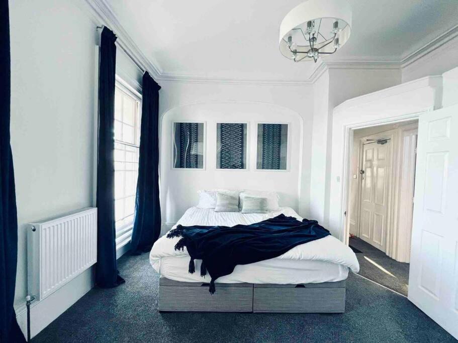Flat 4 Marine Parade House, 1 East Cliff- Next To Dover Port, White Cliffs, Beach, Castle ภายนอก รูปภาพ
