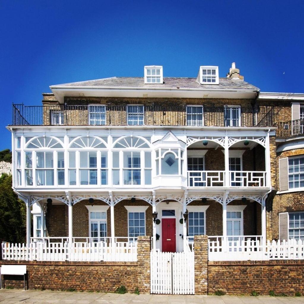 Flat 4 Marine Parade House, 1 East Cliff- Next To Dover Port, White Cliffs, Beach, Castle ภายนอก รูปภาพ
